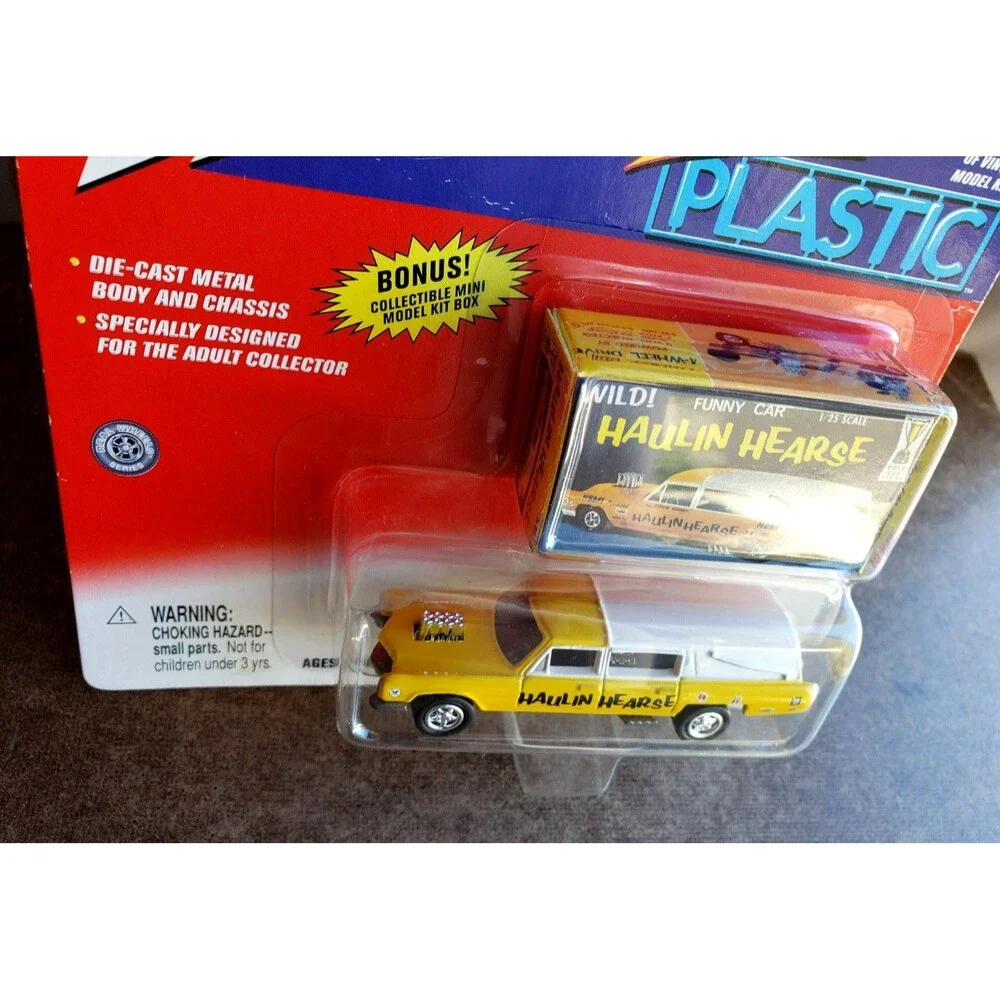2001 Johnny lightning WILD! HAULING HEARSE Yellow CLASSIC PLASTIC Funny Car 1:64